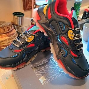 Vibrant Men's Sneakers with Bold Accents